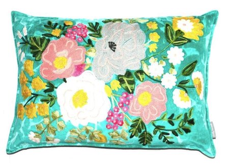 Pracht Vruchtbaar salto Turquoise stonewashed velvet kussen met een geborduurde bloemen van Only  Natural - KekkeKussens