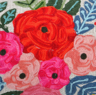 Bolster -  Rolkussen met hand geborduurde bloemen- 50x18 cm