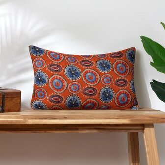 Akamba Tribal rechthoekig kussen Tangerine in sfeer