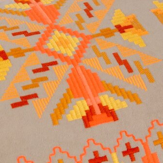 Kalina Kussen Oranje detail