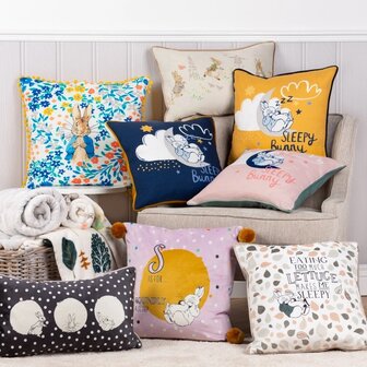 Sleepy Head Peter Rabbit&trade; Kussen roze