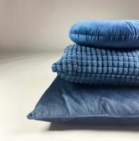 FINN &ndash; Sierkussen 60x60 cm &ndash; Velvet &ndash; Insignia Blue 💙✨