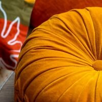 KAJA &ndash; Rond sierkussen &Oslash;40 cm &ndash; Golden Glow &ndash; Zonnige velvet stijl 💛✨