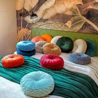 KAJA &ndash; Round cushion &Oslash;40 cm &ndash; Micro Chip &ndash; Light grey velvet 🌫️✨