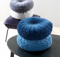 KAJA &ndash; Rond sierkussen &Oslash;40 cm &ndash; Provincial Blue &ndash; Lichtblauw velvet 🌊✨