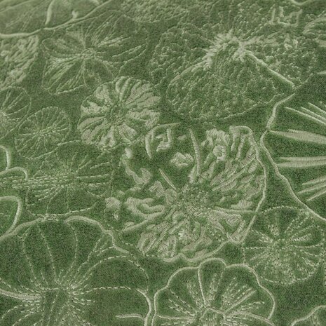 Geborduurd fluwelen kussen met plukpatch Greenwood detail