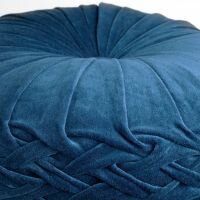 KAJA – Rond sierkussen Ø40 cm – Insignia Blue – Diepe velvet luxe 💙✨