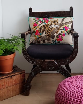 Slapende kat in boom 40x60