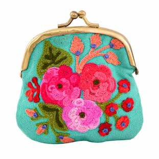 Handgeborduurde pouch met bloemen - turquoise 10x10