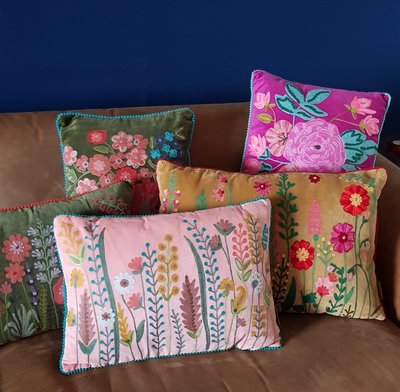 Sierkussen bloementuin velvet - roze 35x50
