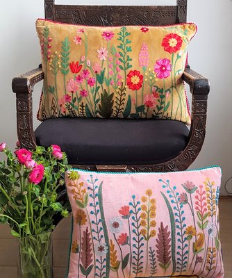 Sierkussen Bloementuin  fudge- velvet 40x60
