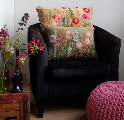 Sierkussen Bloementuin  fudge- velvet 40x60