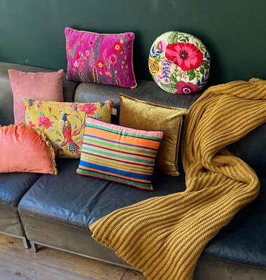 Gestreept velvet kussen 35x50