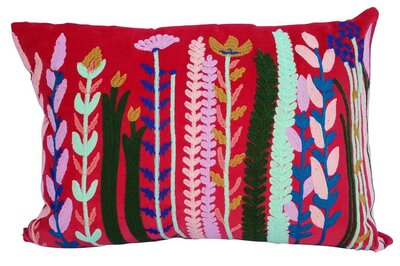 Geborduurd kussen met wilde bloemen -rood 48x30
