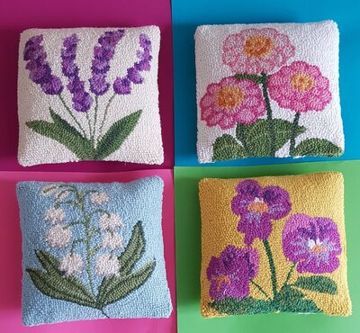 Hook pillow with zinnia 25x25