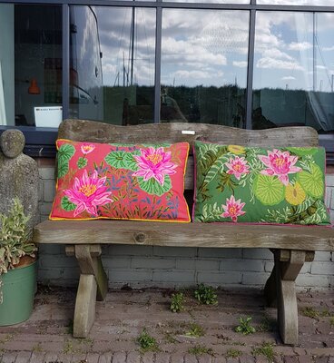 Cushion with lotus flowers red - 40x60
