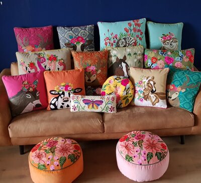 Sierkussen met pony- roze 45x45