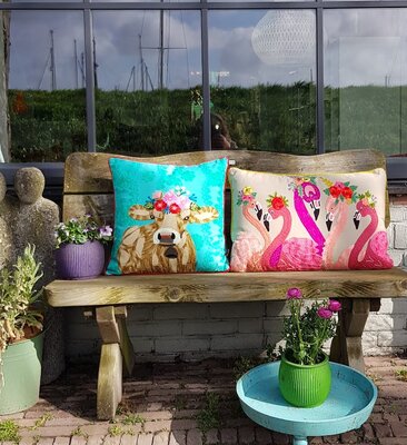 Kussen Koe met bloemen - turquoise