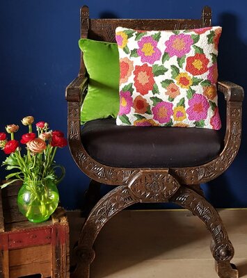 Handgeknoopt sierkussen met bloemen -40x40