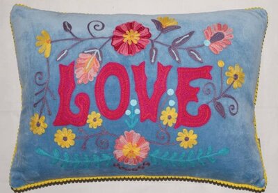 Sierkussen Love  35x50 - Lichtblauw