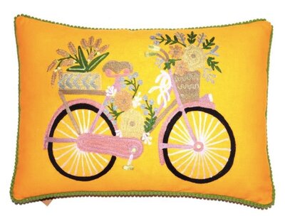 Sierkussen fiets met bloemen  35x50 - Geel