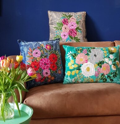 Stonewashed velvet sierkussen met bloemen - Bruin 45x45