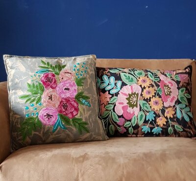 Stonewashed velvet sierkussen met bloemen - Bruin 45x45
