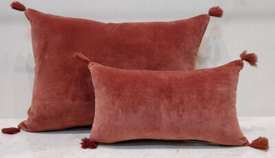 Velvet cushion with tassels 35x50 - terracotta