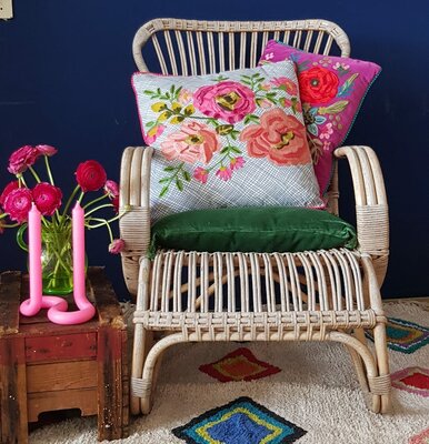 Sierkussen met rozen - blauw-wit 45x45