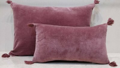 Cotton velvet cushion with tassels 20x35 - old pink