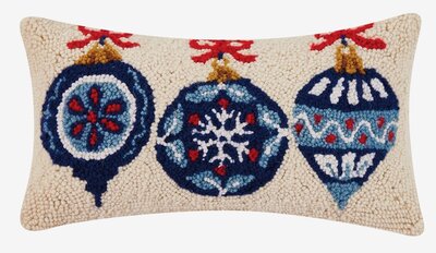 Handgeknoopt kussen met kerstballen 25x50 blauw