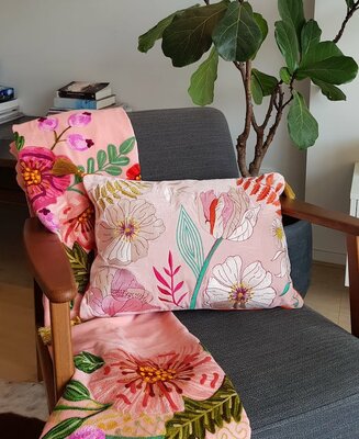 Pink velvet cushion with embroidered flowers and tassels 35x50