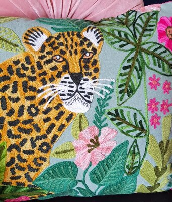 Sierkussen met luipaard in de jungle - 40x60