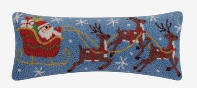 Handgeknoopt kussen met kerstman en rendieren - 25x50