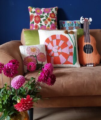 Handgeknoopt kussen Ukelele - 25x55
