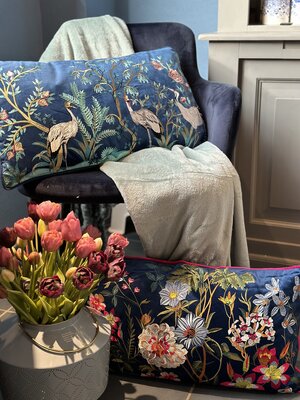 Blue velvet cushion with embroidered cranes - 60x35