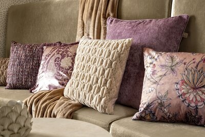 Chantal – Cushion 45x45 cm – Bouclé & Velvet Contrast 