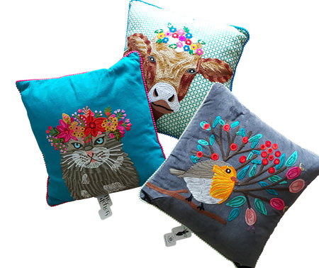 Kat met bloemen