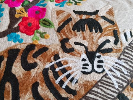 Slapende kat in boom 40x60