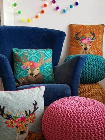 Handgeborduurd hert - blauw
