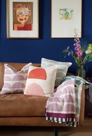 Sierkussen Kamelia blauw 48x48