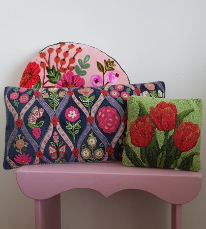 Handgeborduurde bloemen - Blauw
