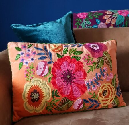 Oranje velvet kussen met bloemen - 40x60