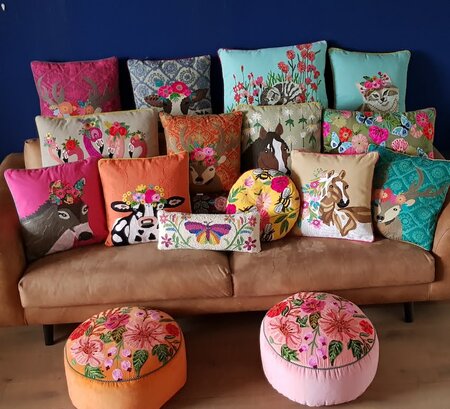 Sierkussen met pony- roze 45x45