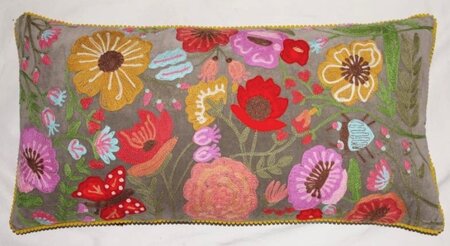 Grijs velvet kussen met handgeborduurde bloemen 35x70