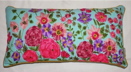 Turquoise canvas kussen met handgeborduurde bloemen 35x70