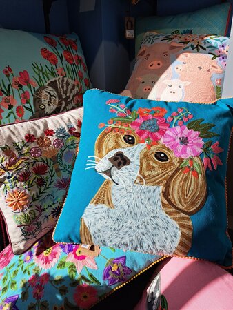 Canvas decorative cushion with dog 45x45