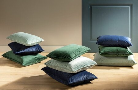 FINN – Cushion 45x45 cm – Velvet – Insignia Blue 💙✨