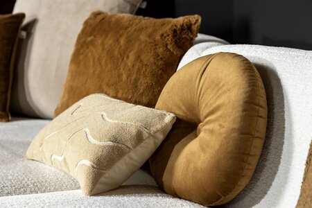 Olly – Ø40 cm – Round velvet cushion – Tobacco Brown 